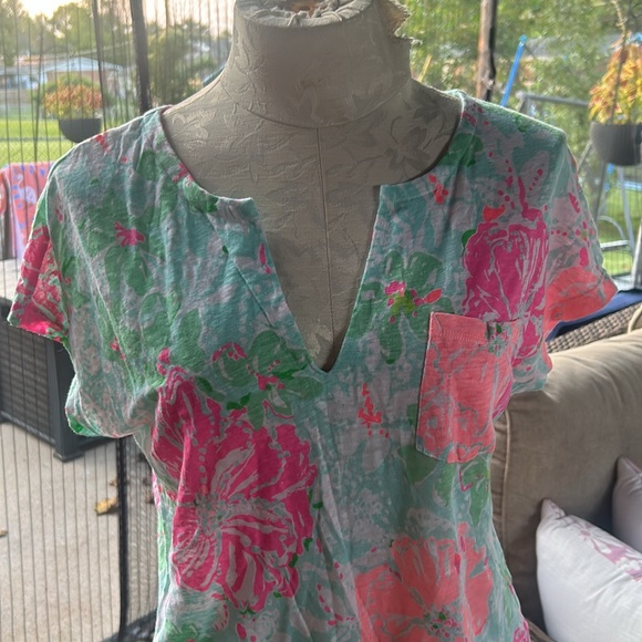 Lilly Pulitzer Linen V Neck Top - Picture 2 of 8